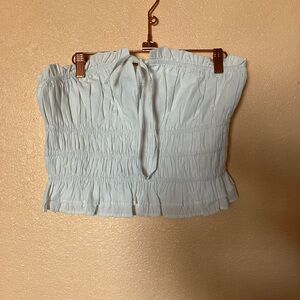 La armario Sleeveless Crop Top with Tie Front